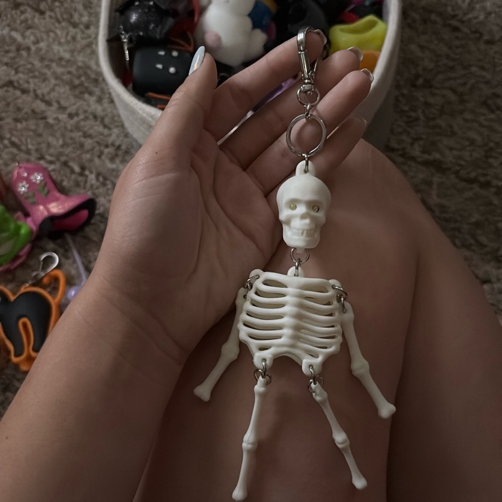 Skeleton pocketbac holder